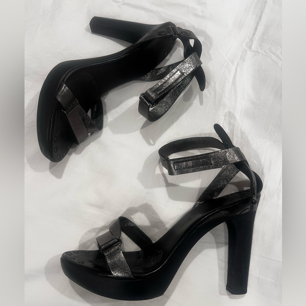 BARBARA BUI Pewter leather ankle platforms